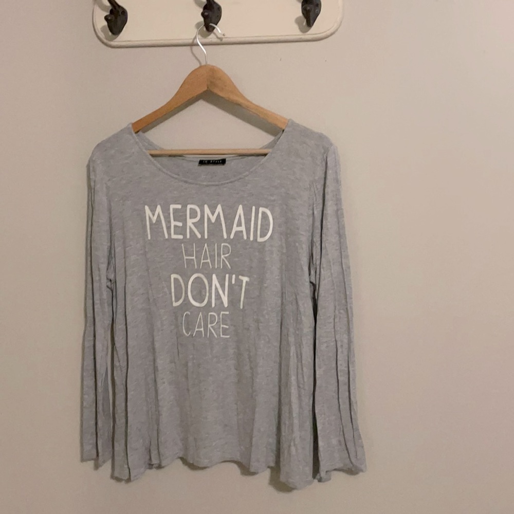 •open back graphic lounge shirt•